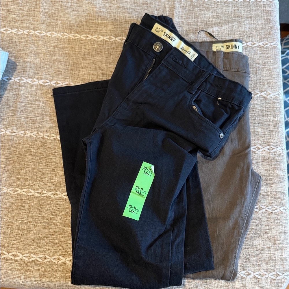 2 pair boys Skinny Jeans - Black and Gray- Size 10-11